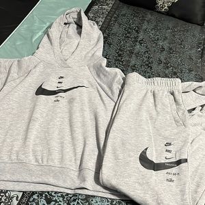 Womens Nike Sweatsuit